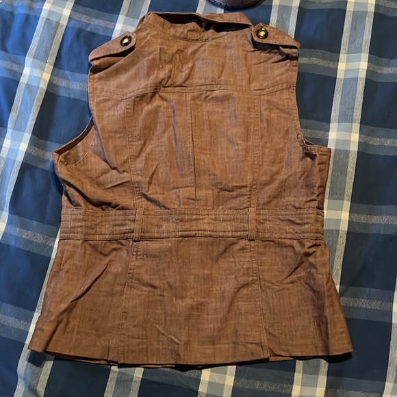 A. Byer Sleeveless Button Up Blouse - Picture 4 of 10